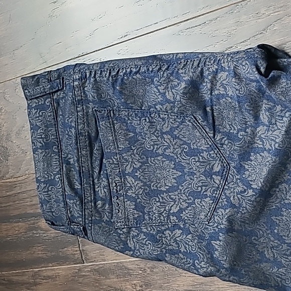 ***SOLD*** Women's Blank NYC Printed Spray On Skinny Jeans. - Picture 2 of 8